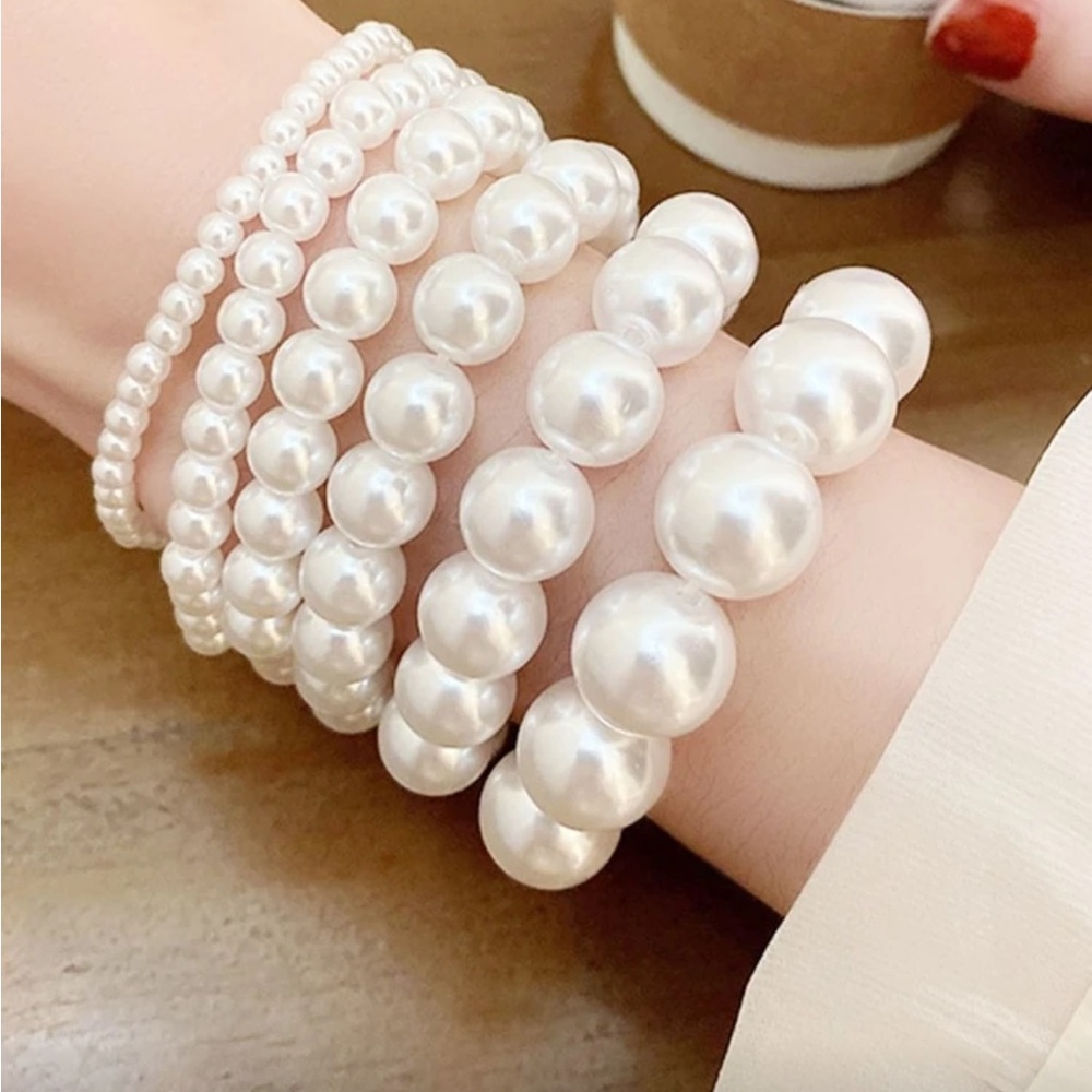 Elegant White Pearl Bracelet Set